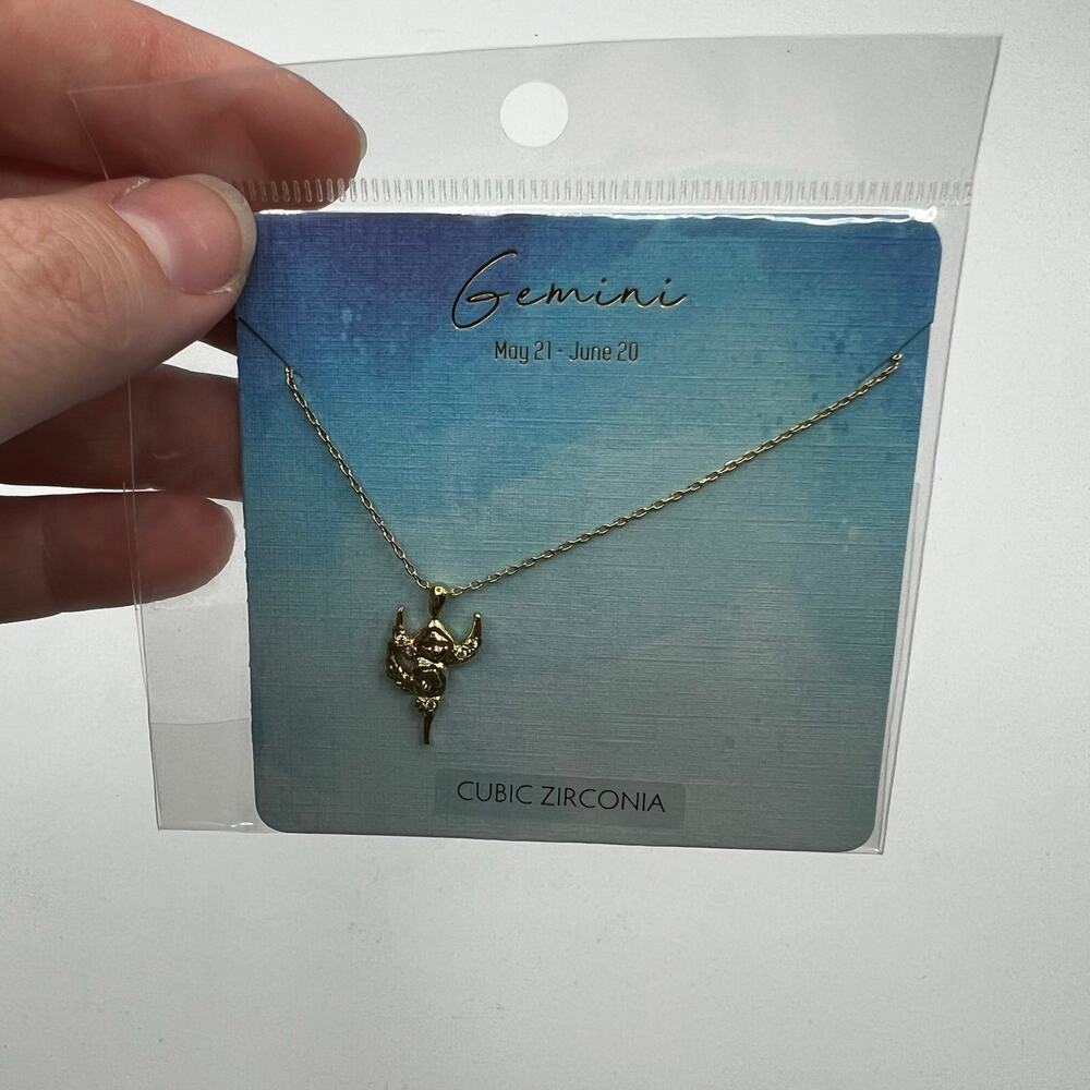 Francesca’s NWT Gemini Pendant Y2K Gold Toned Necklace